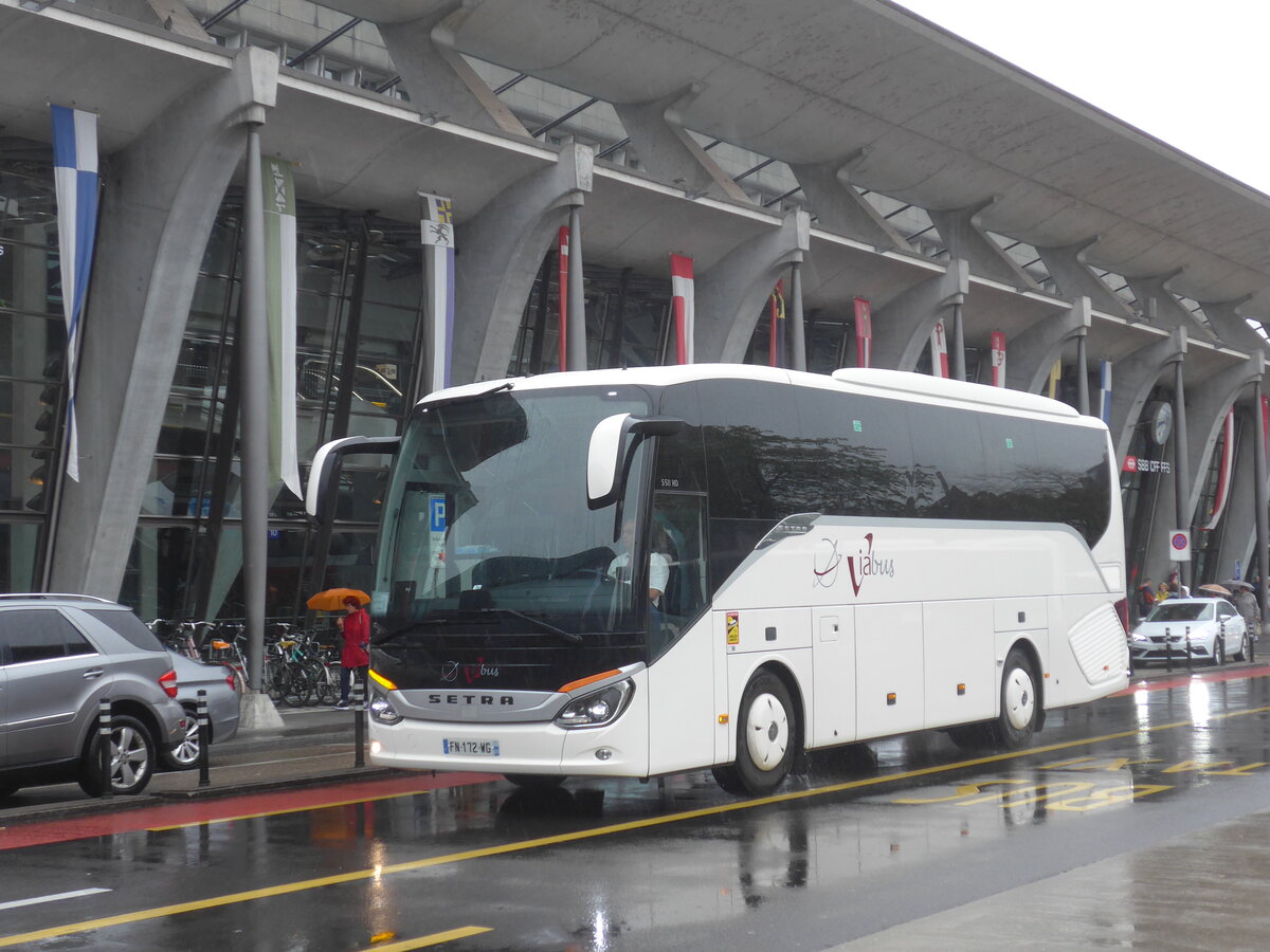 (228'191) - Aus Italien: Viabus - FN-172 WG - Setra am 19. September 2021 beim Bahnhof Luzern