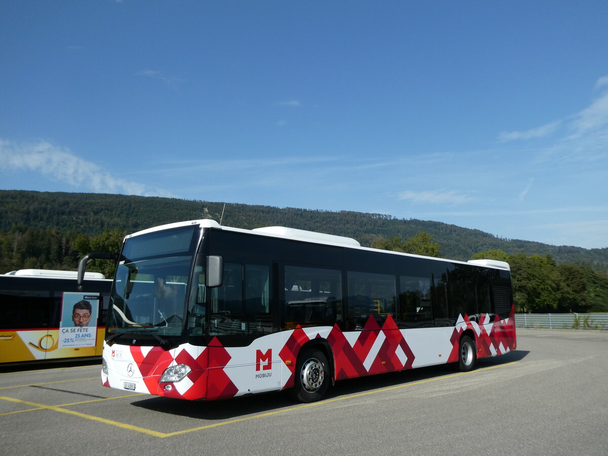 (228'281) - CarPostal Ouest - JU 43'865 - Mercedes am 25. September 2021 in Develier, Parkplatz