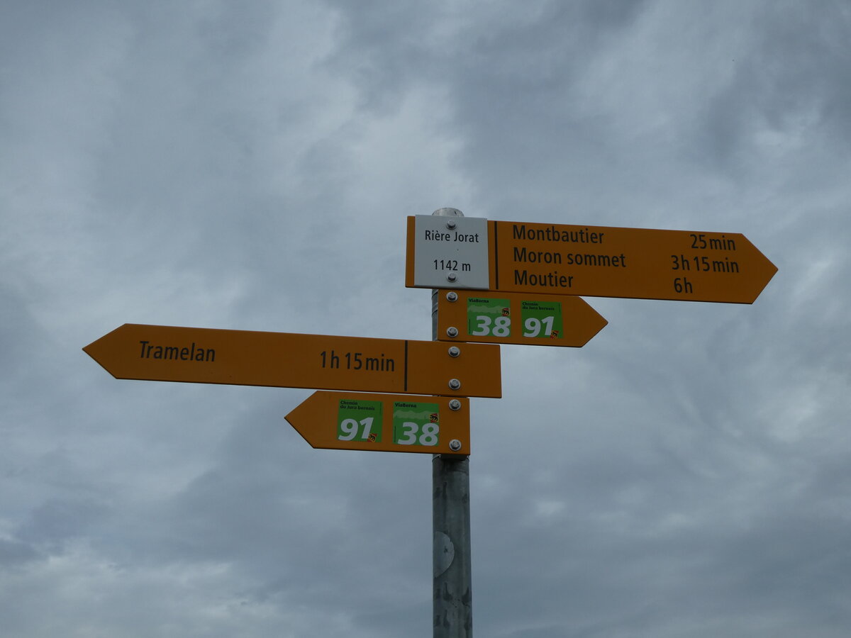 (228'639) - Wegweiser am 3. Oktober 2021 in Rire Jorat bei Tramelan