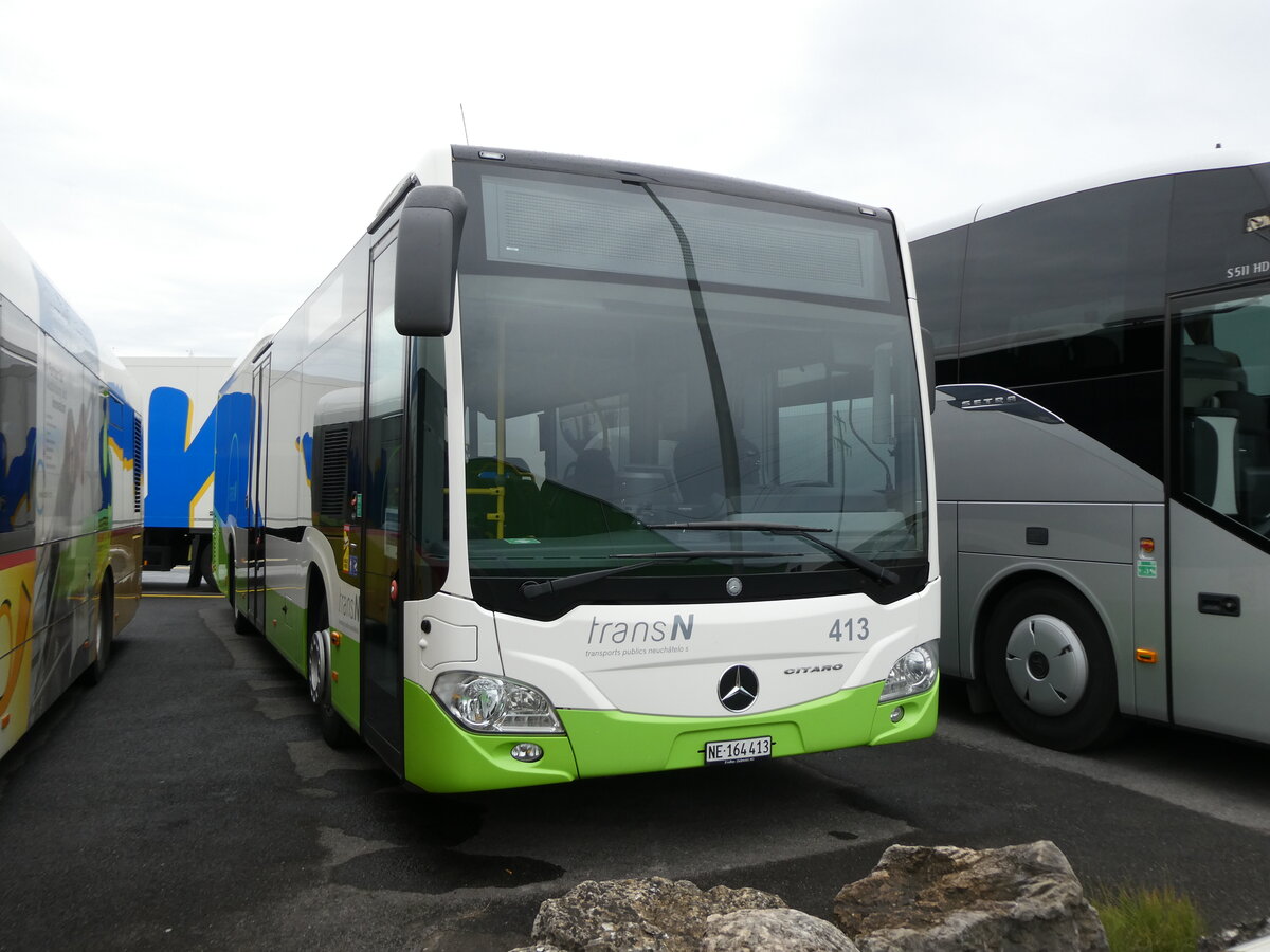 (228'699) - transN, La Chaux-de-Fonds - Nr. 413/NE 164'413 - Mercedes am 3. Oktober 2021 in Kerzers, Interbus