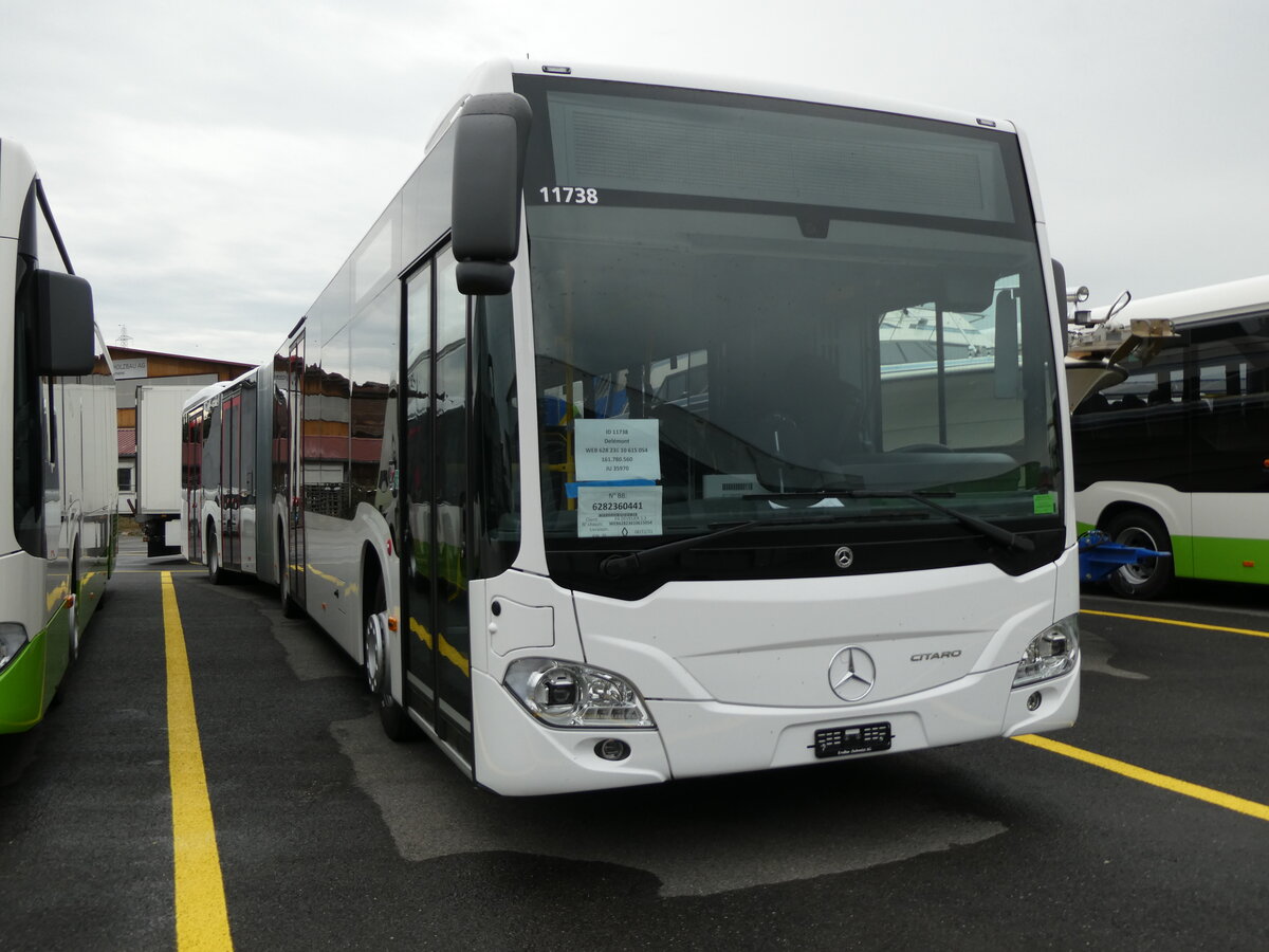 (228'716) - CarPostal Ouest - PID 11'738 - Mercedes am 3. Oktober 2021 in Kerzers, Interbus