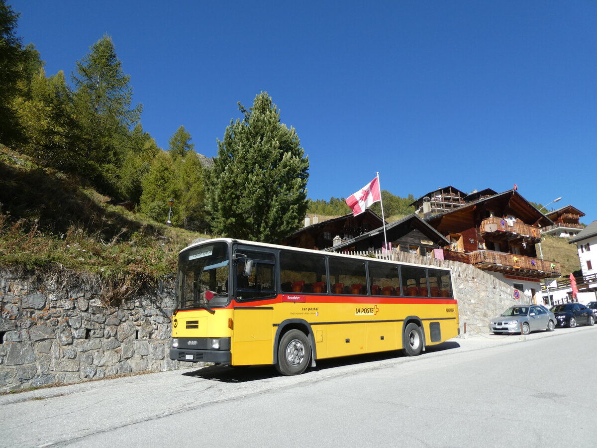 (228'772) - Oser, Brchen - VS 93'575 - NAW/Lauber (ex Epiney, Ayer) am 10. Oktober 2021 in Arolla, Post