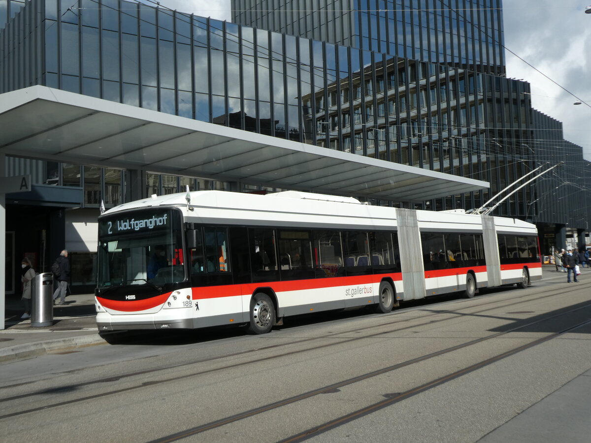 (229'112) - St. Gallerbus, St. Gallen - Nr. 189 - Hess/Hess Doppelgelenktrolleybus am 13. Oktober 2021 beim Bahnhof St. Gallen