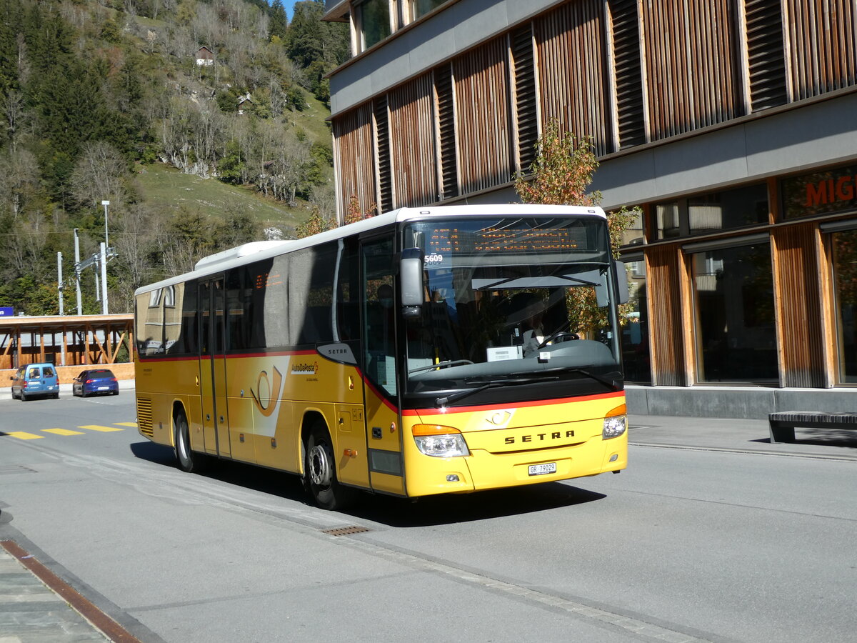 (229'263) - Fontana, Ilanz - Nr. 18/GR 79'029 - Setra (ex Nr. 7) am 15. Oktober 2021 in Ilanz, Poststrasse