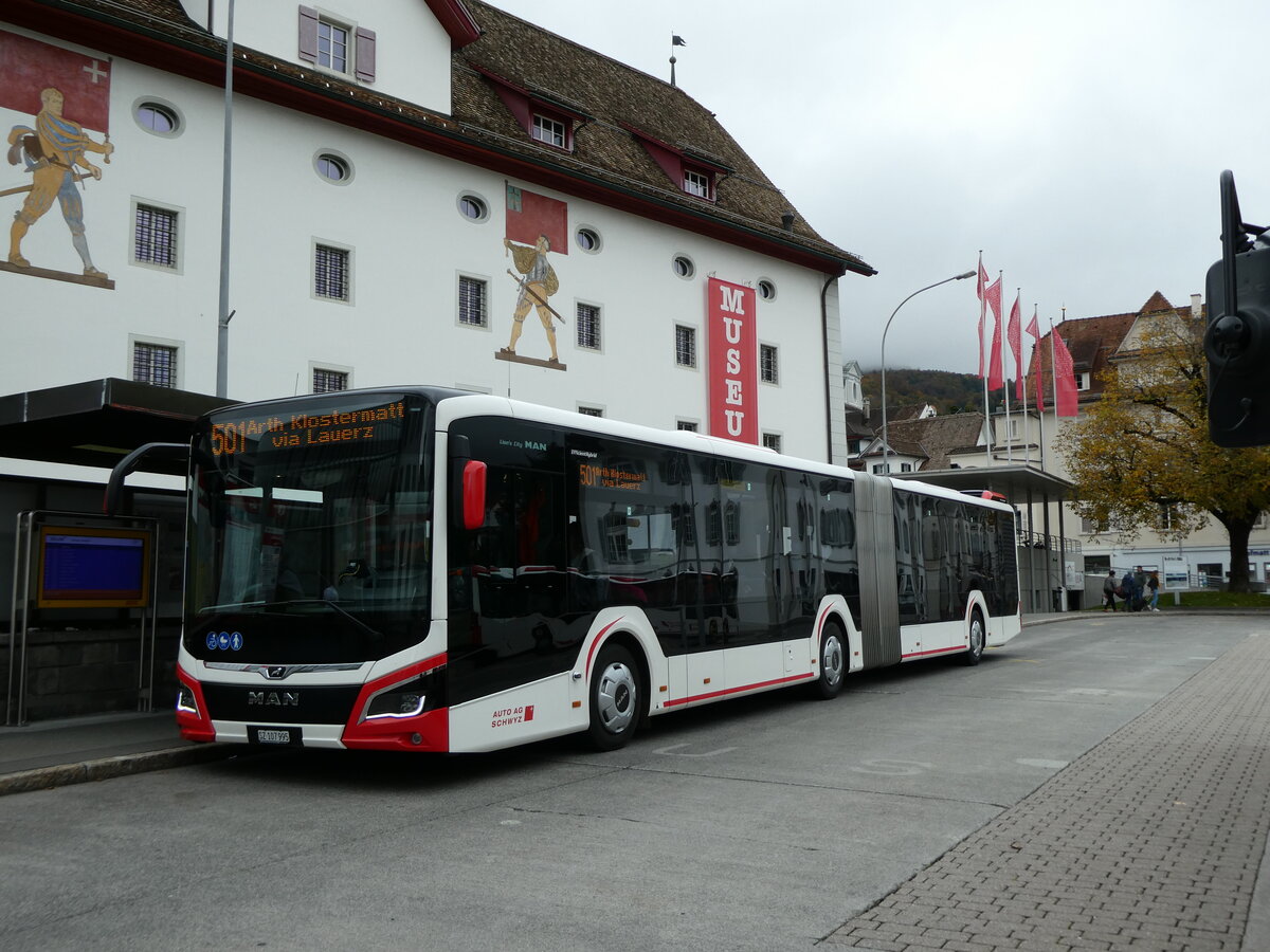 (229'629) - AAGS Schwyz - Nr. 42/SZ 107'995 - MAN am 22. Oktober 2021 in Schwyz, Zentrum