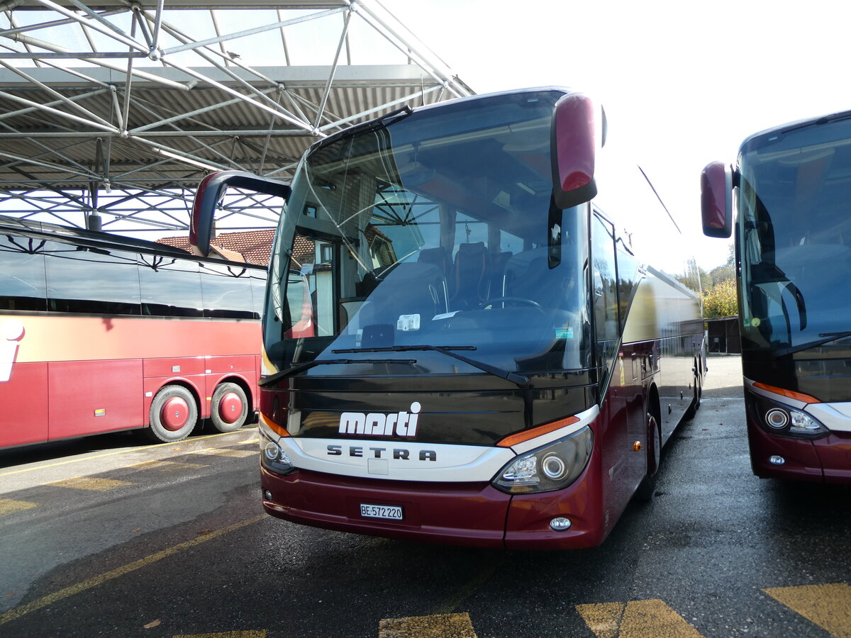 (229'965) - Marti, Kallnach - Nr. 20/BE 572'220 - Setra am 31. Oktober 2021 in Kallnach, Car-Terminal