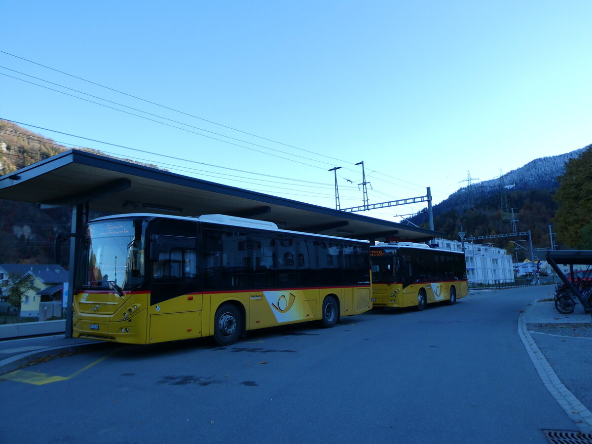 (230'051) - PostAuto Graubnden - GR 162'980 - Volvo am 6. November 2021 beim Bahnhof Rhzns