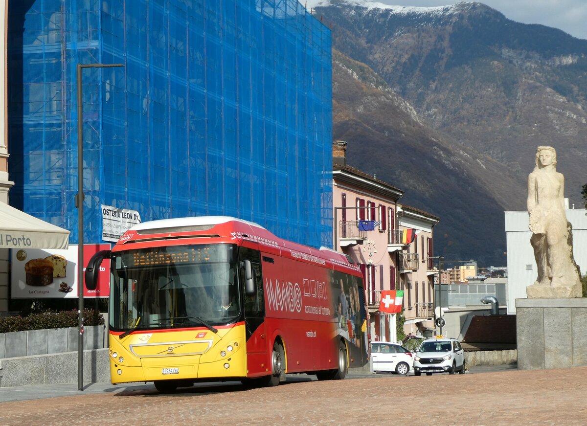 (230'413) - AutoPostale Ticino - TI 264'796 - Volvo am 10. November 2021 beim Bahnhof Bellinzona