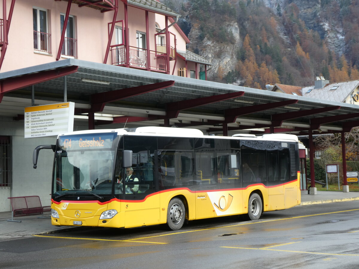 (230'930) - Flck, Brienz - Nr. 22/BE 868'722 - Mercedes am 27. November 2021 in Meiringen, Postautostation