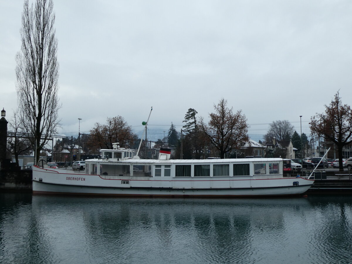 (231'075) - Motorschiff Oberhofen am 6. Dezember 2021 an der Schifflndte Thun