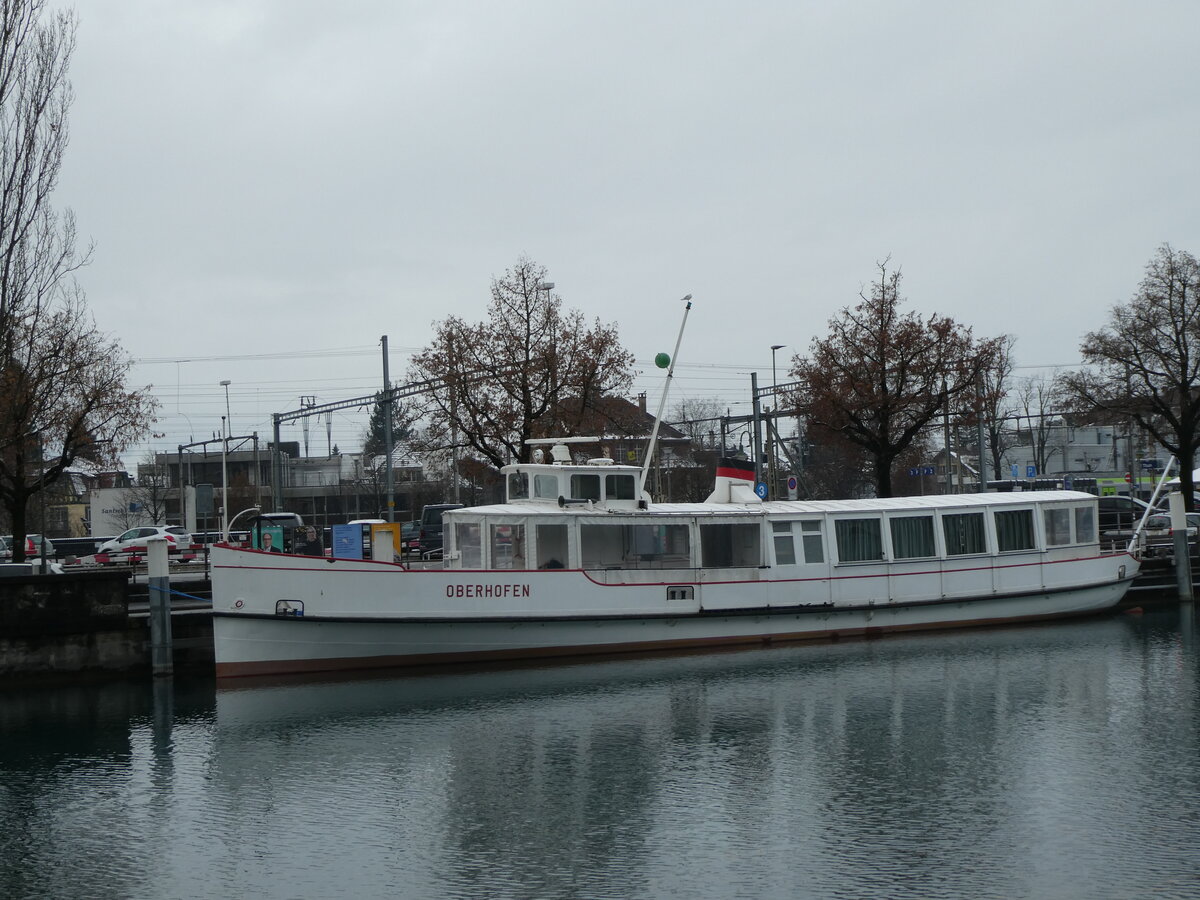 (231'076) - Motorschiff Oberhofen am 6. Dezember 2021 an der Schifflndte Thun