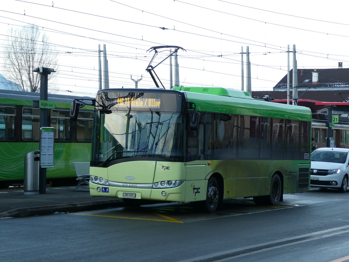 (231'270) - TPC Aigle - Nr. 683/VD 745 - Solaris am 14. Dezember 2021 beim Bahnhof Aigle