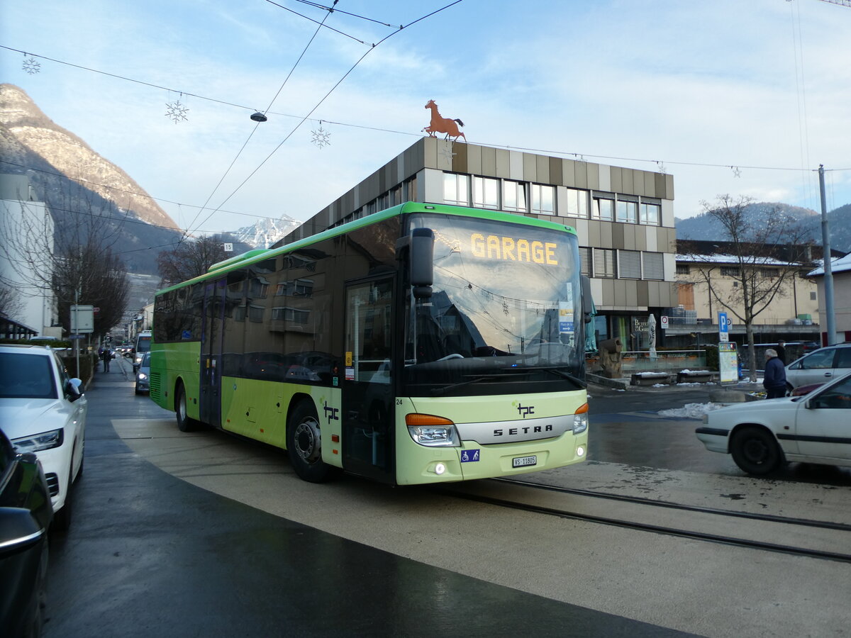 (231'275) - TPC Aigle - Nr. 24/VS 11'805 - Setra (ex Volnbusz, H-Budapest) am 14. Dezember 2021 beim Bahnhof Aigle