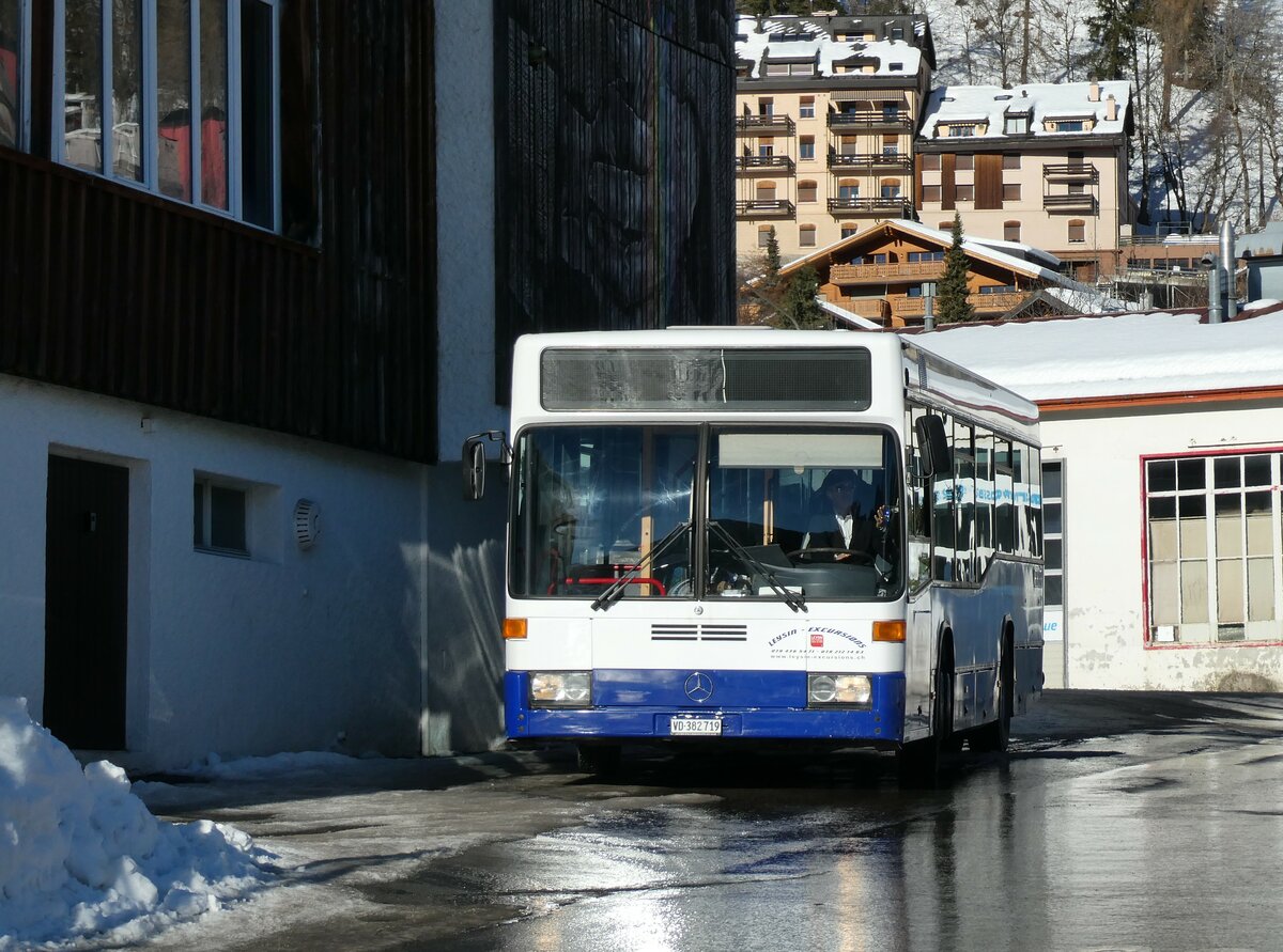 (231'443) - Leysin-Excursions, Leysin - VD 382'719 - Mercedes (ex AAGL Liestal Nr. 54) am 18. Dezember 2021 in Leysin, Garage