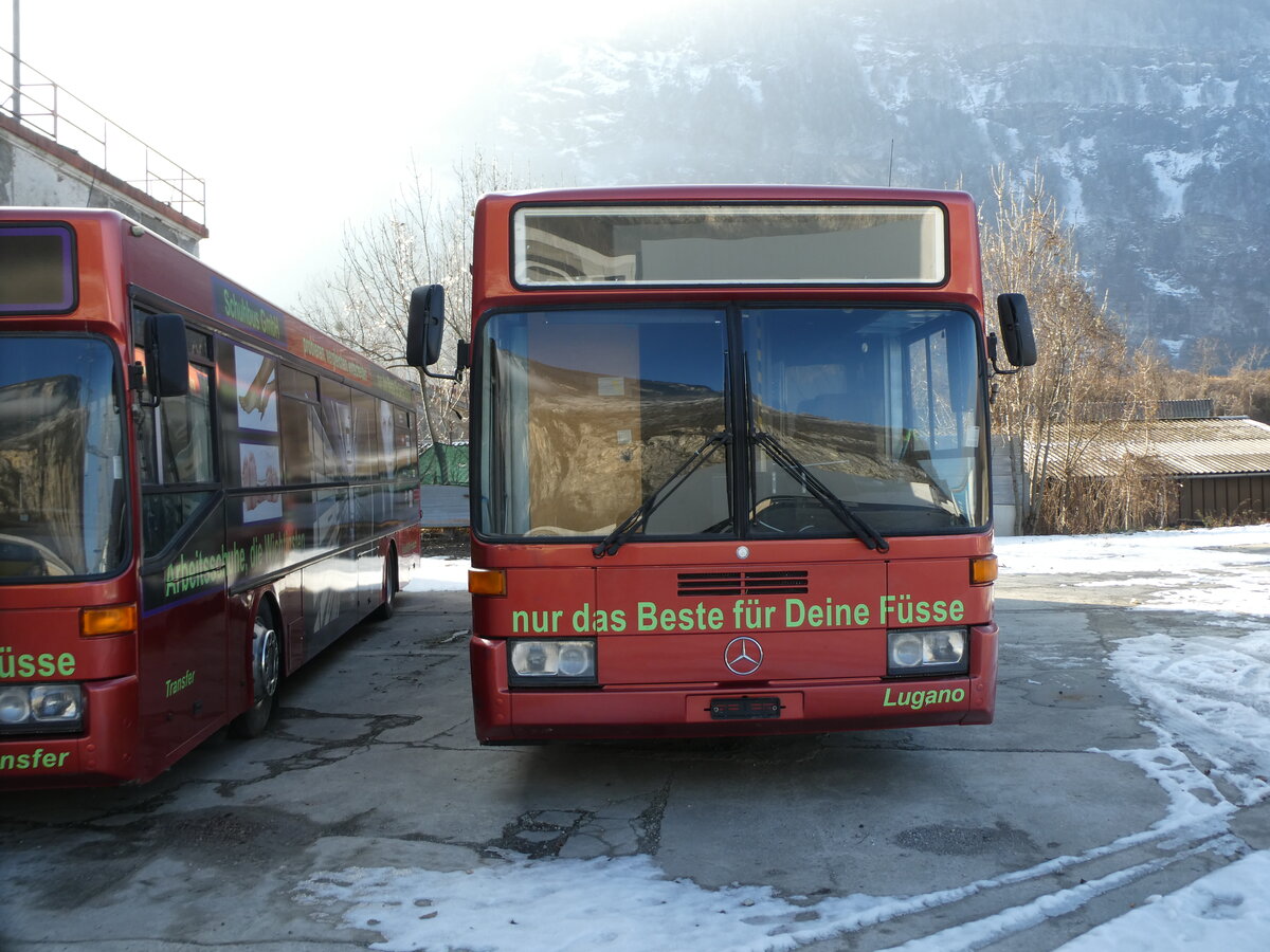 (231'475) - Schuhbus, Aesch - Mercedes am 18. Dezember 2021 bei St-Maurice