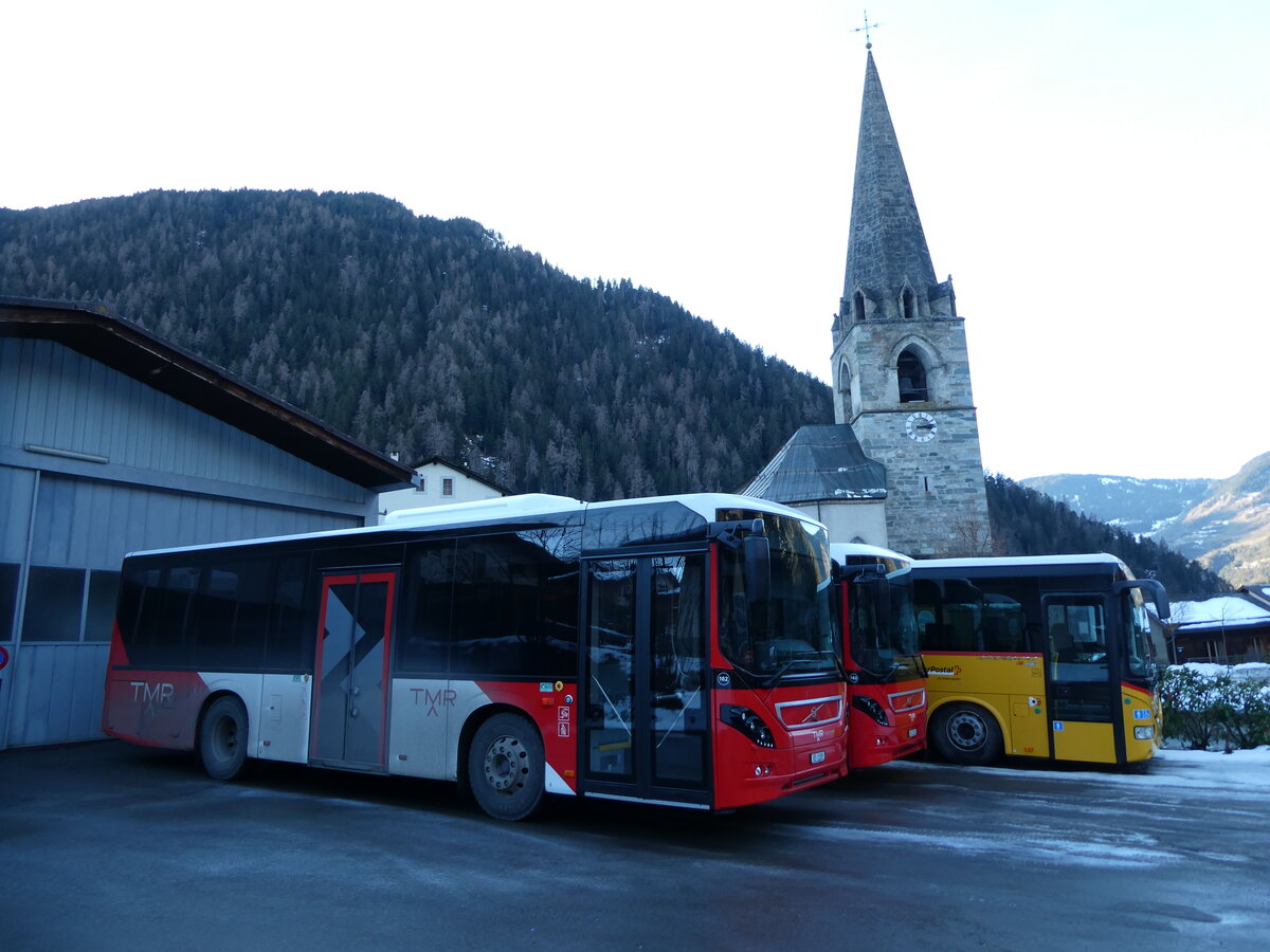 (231'675) - TMR Martigny - Nr. 162/VS 1109 - Volvo am 1. Januar 2022 in Le Chble, Garage