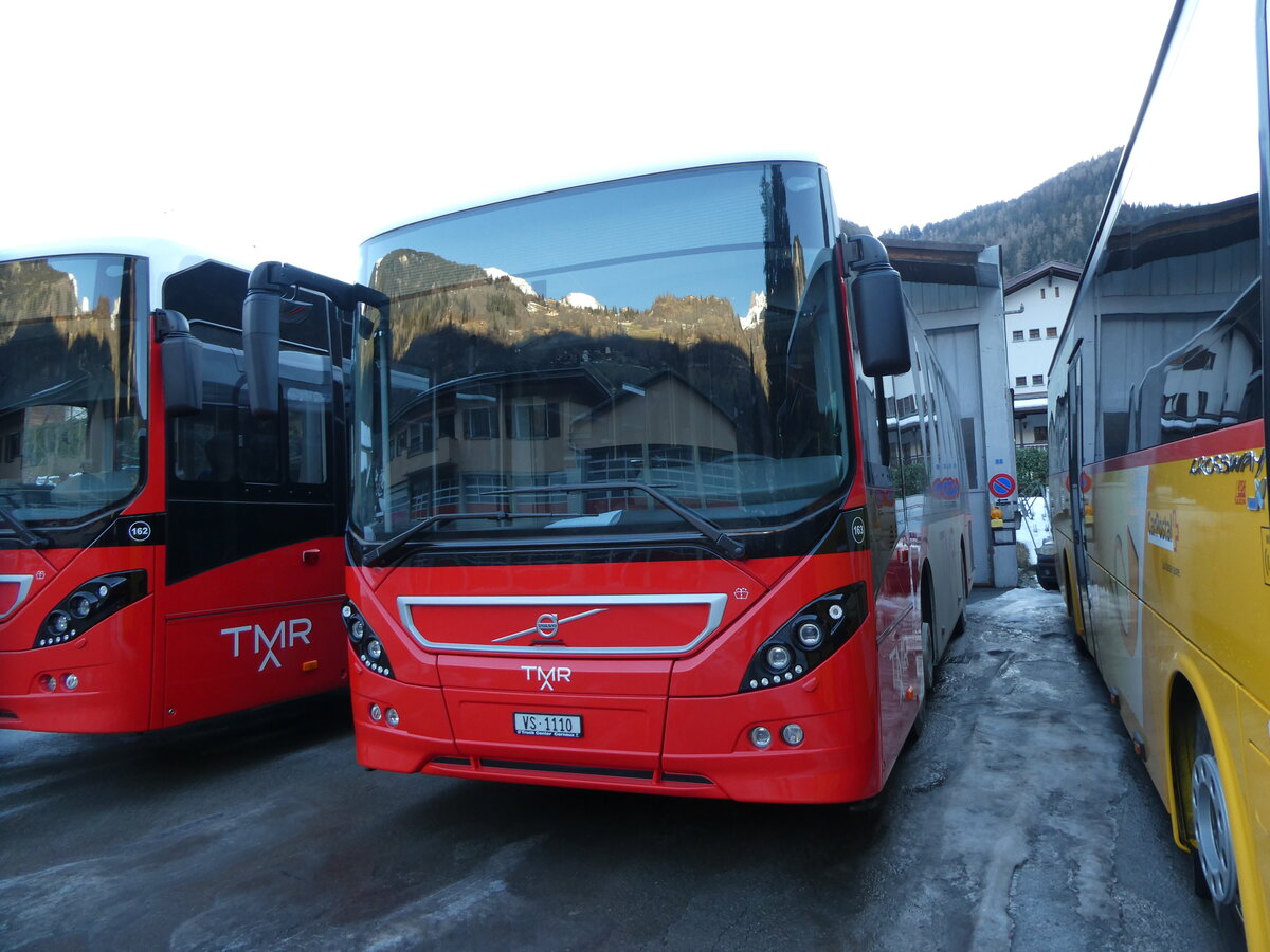 (231'679) - TMR Martigny - Nr. 163/VS 1110 - Volvo am 1. Januar 2022 in Le Chble, Garage