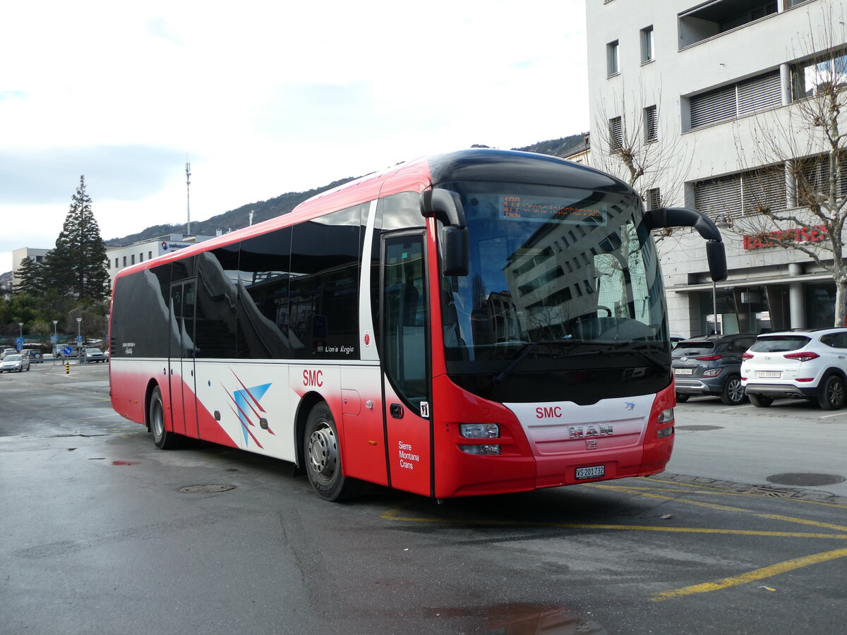 (231'739) - SMC Montana - Nr. 32/VS 201'732 - MAN am 2. Januar 2022 beim Bahnhof Sierre