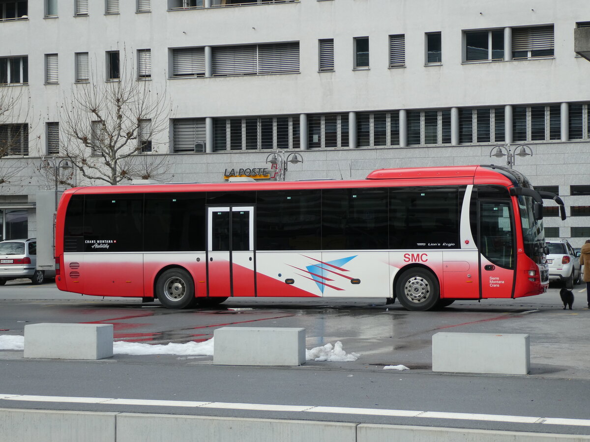 (231'749) - SMC Montana - Nr. 25/VS 28'725 - MAN am 2. Januar 2022 beim Bahnhof Sierre