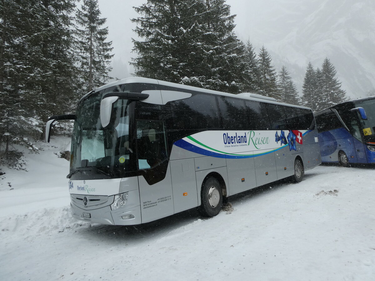 (231'905) - Oberland Reisen, Thun - Nr. 46/BE 240'880 - Mercedes am 9. Januar 2022 in Adelboden, Unter dem Birg