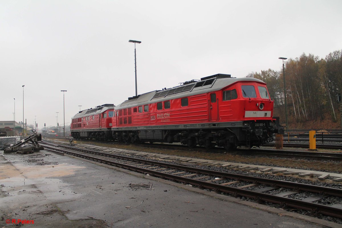 232 093-5 und 233 322 stehen in Marktredwitz abgestellt. 11.11.16