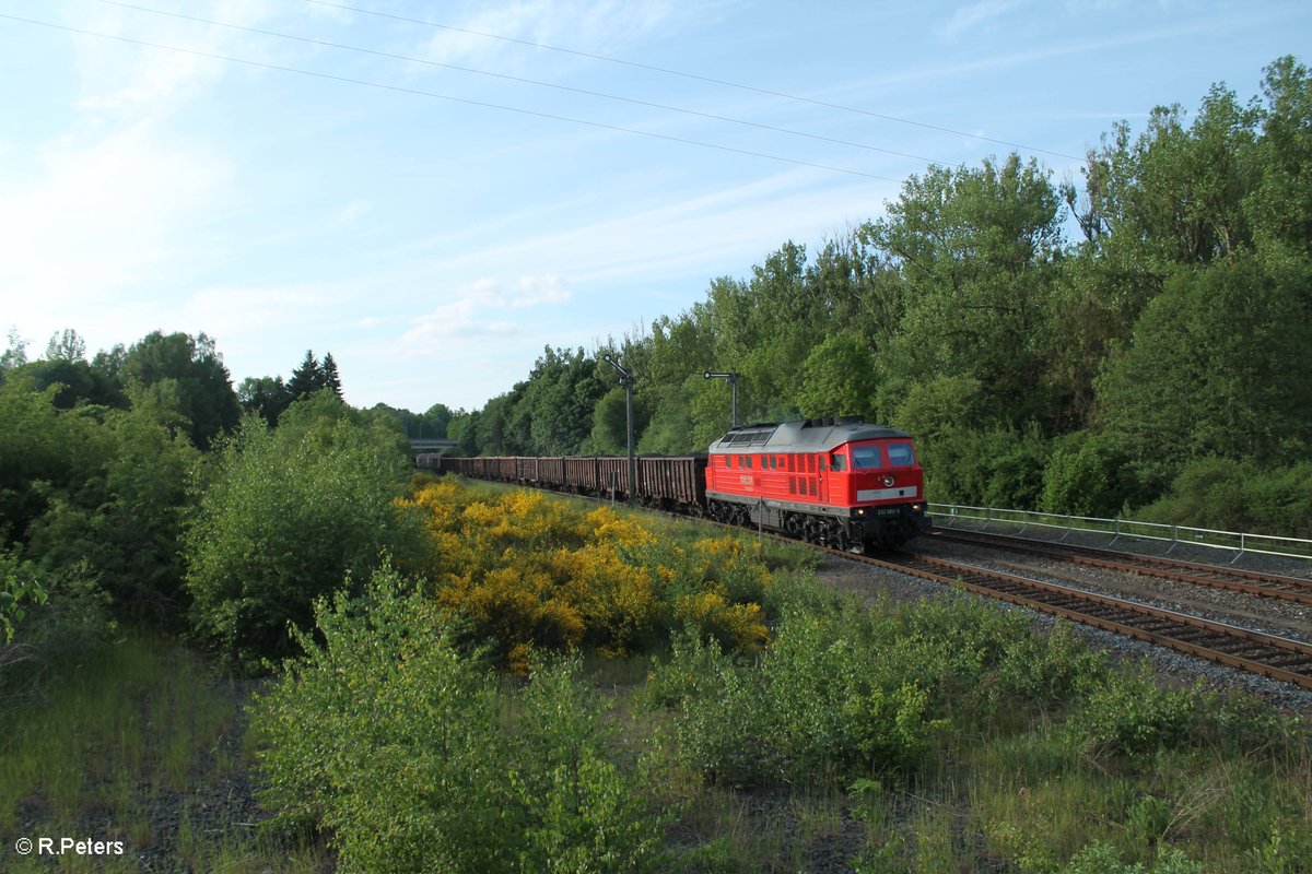 232 093-5 durchfährt Reuth bei Erbendorf mit dem 45368 XTCH - NNR. 26.05.16