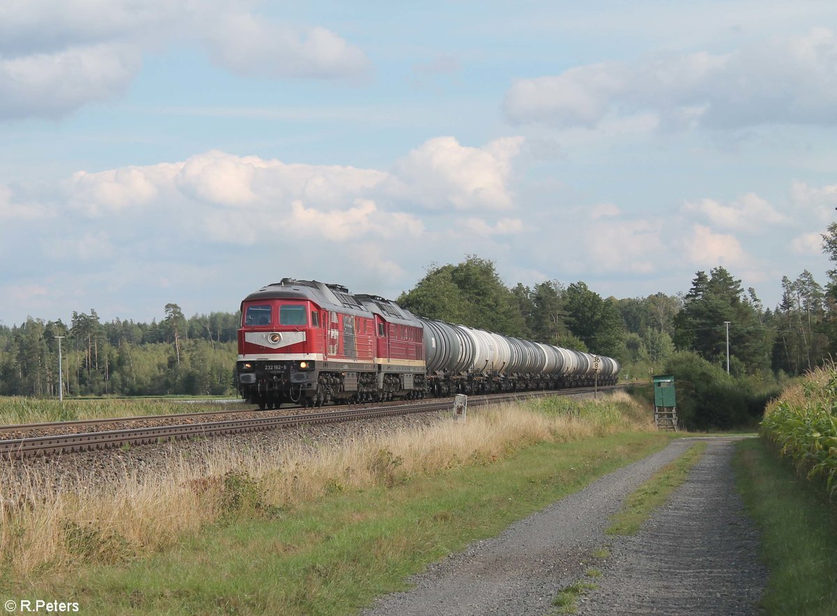 232 182 und 132 109 ziehen ein Kesselzug aus Sand Hafen nach Bitterfeld bei Oberteich. 03.09.20