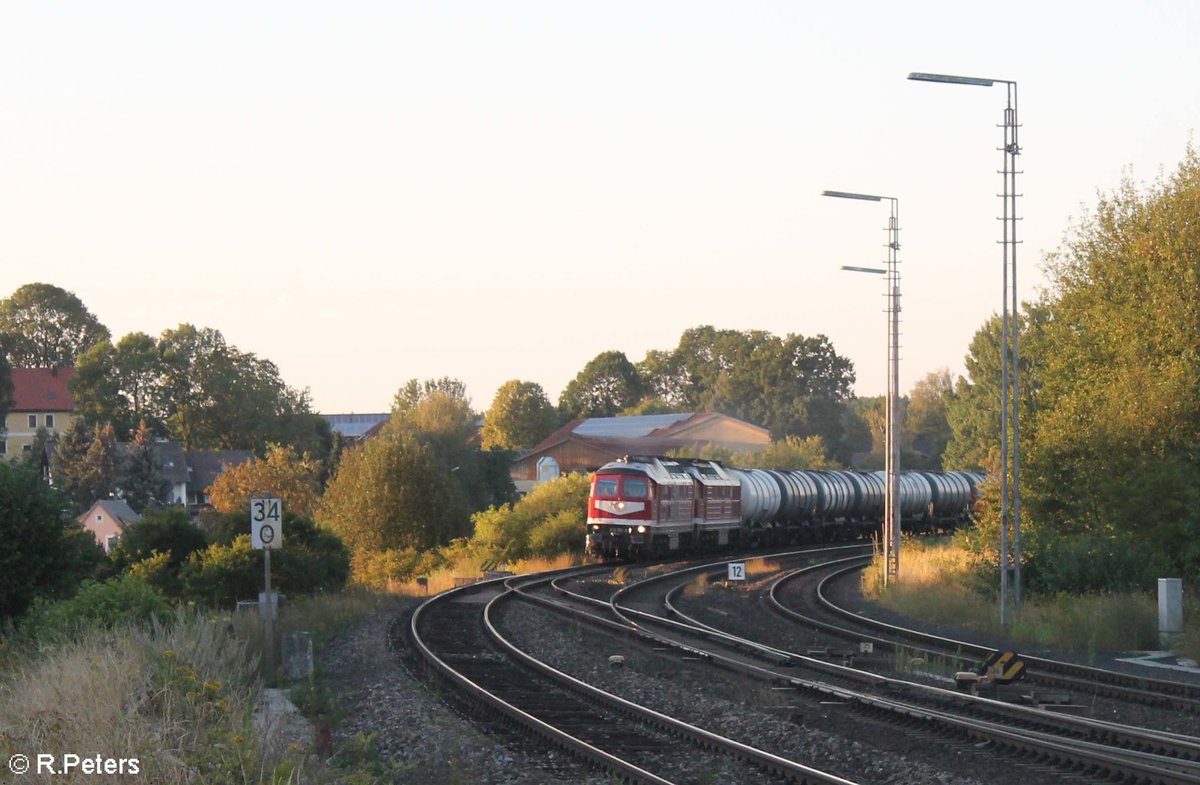 232 182 und 232 238 mit einem Kesselzug Bitterfeld - Vohburg bei der Einfahrt in Wiesau. 06.08.20