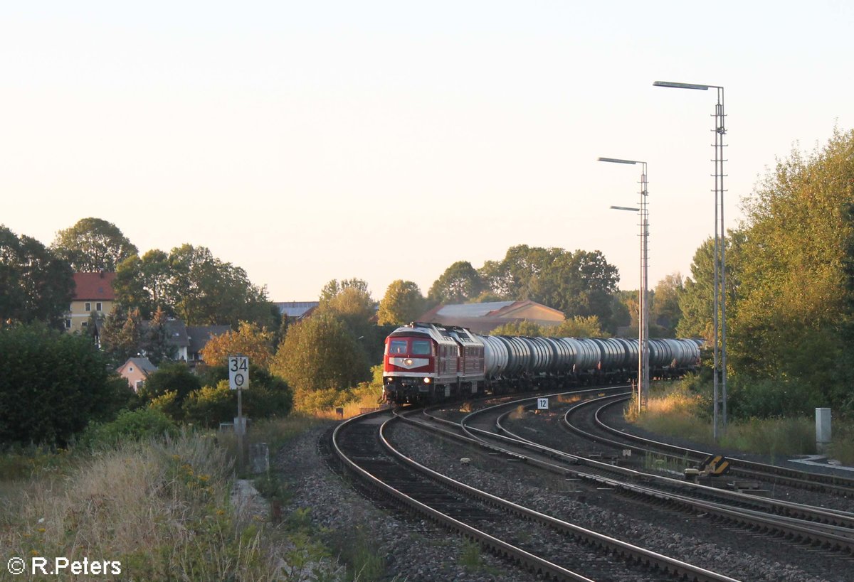 232 182 und 232 238 mit einem Kesselzug Bitterfeld - Vohburg bei der Einfahrt in Wiesau. 06.08.20