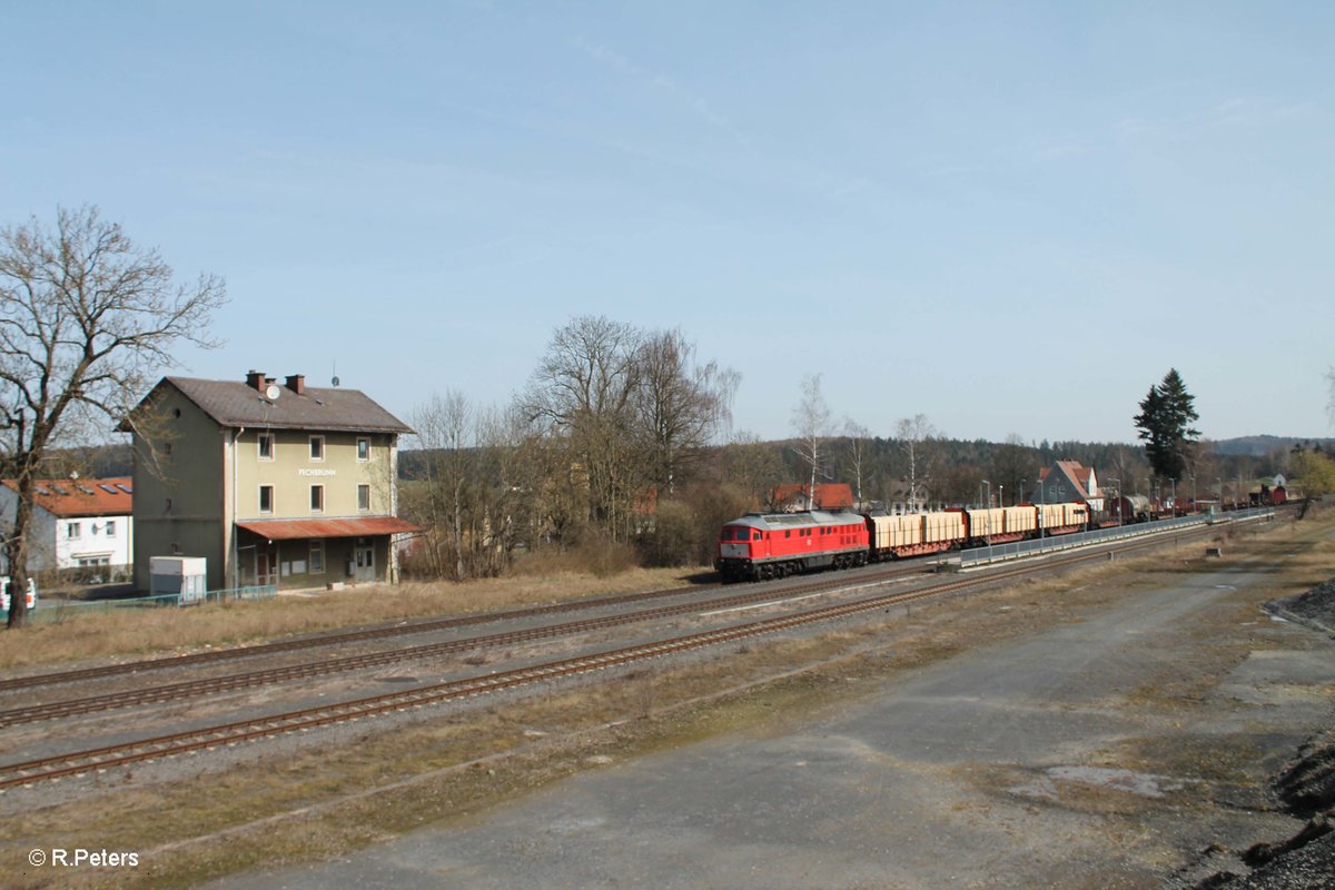 232 201-4 durchfährt Pechbrunn mit dem 51723 Nürnberg - Leipzig Engelsdorf Frankenwald Umleiter. 02.04.16