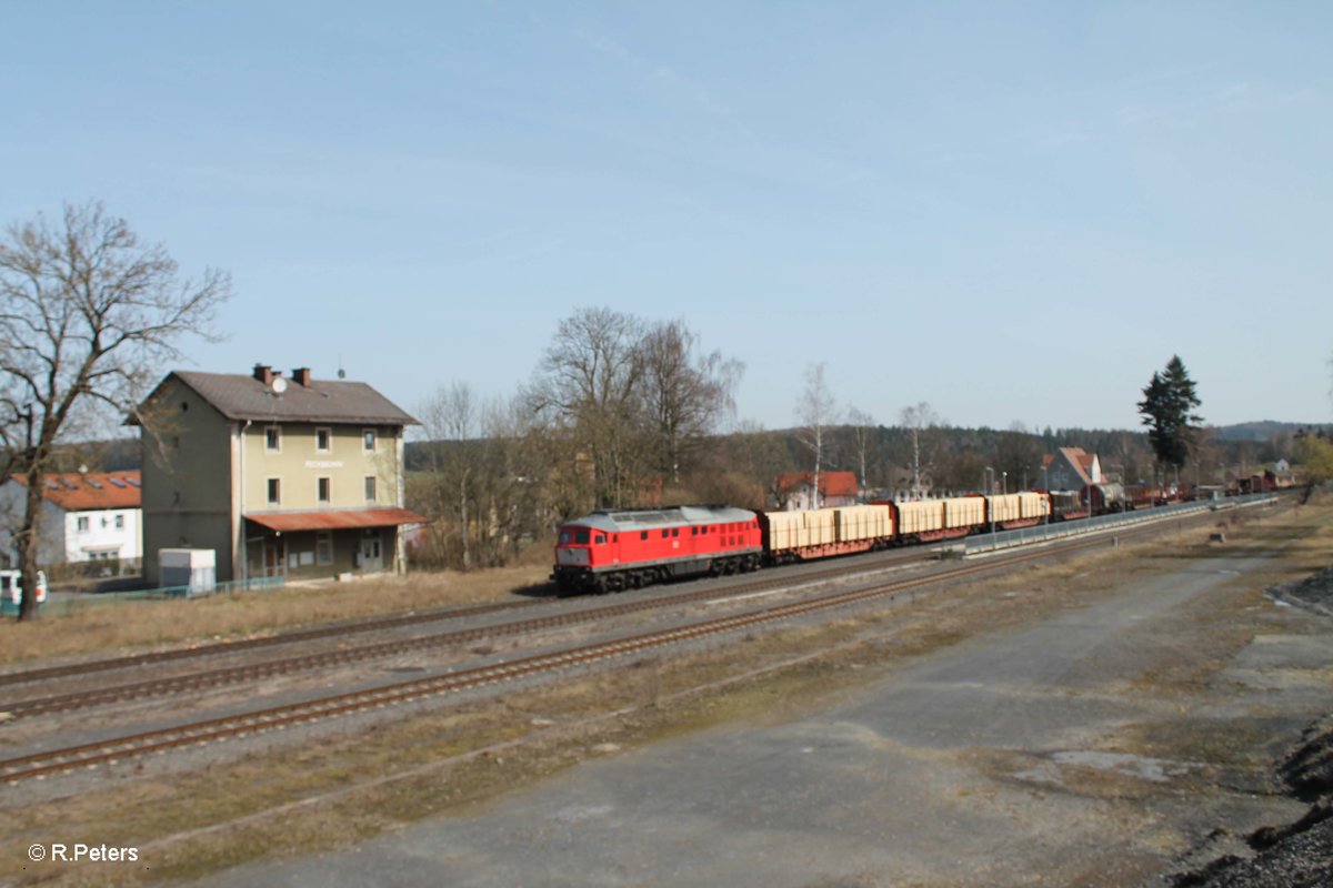 232 201-4 durchfährt Pechbrunn mit dem 51723 Nürnberg - Leipzig Engelsdorf Frankenwald Umleiter. 02.04.16