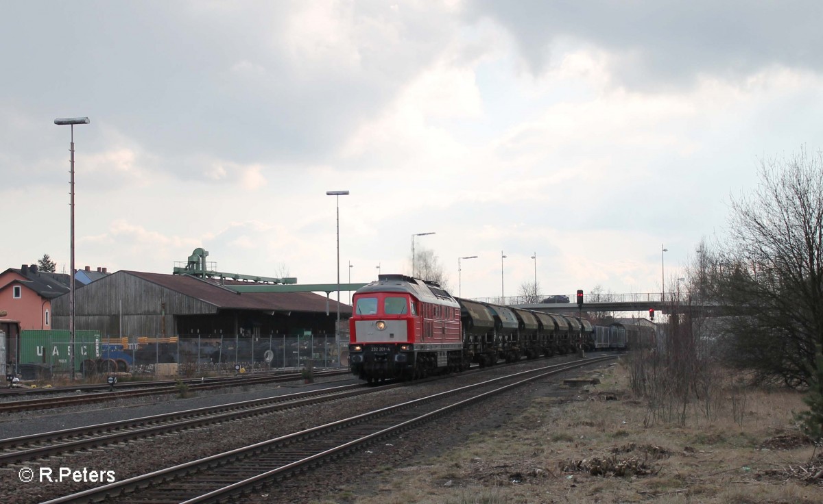 232 201-4 mit dem 45365 NNr - XTCH bei der durchfahrt in Wiesau. 26.02.16