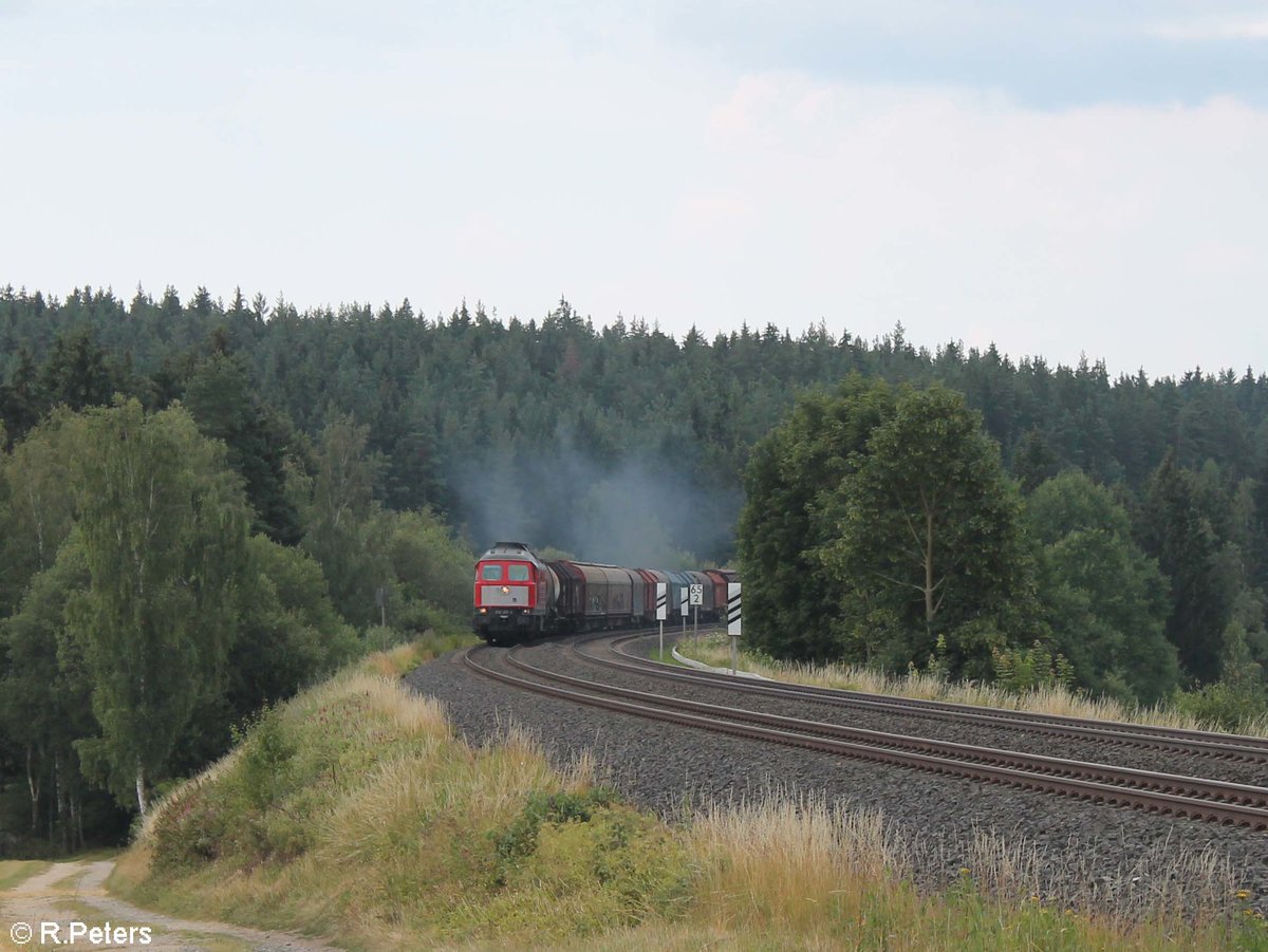 232 201 zieht den EZ 51716 Nürnberg - Senftenberg bei Neudes. 15.07.18