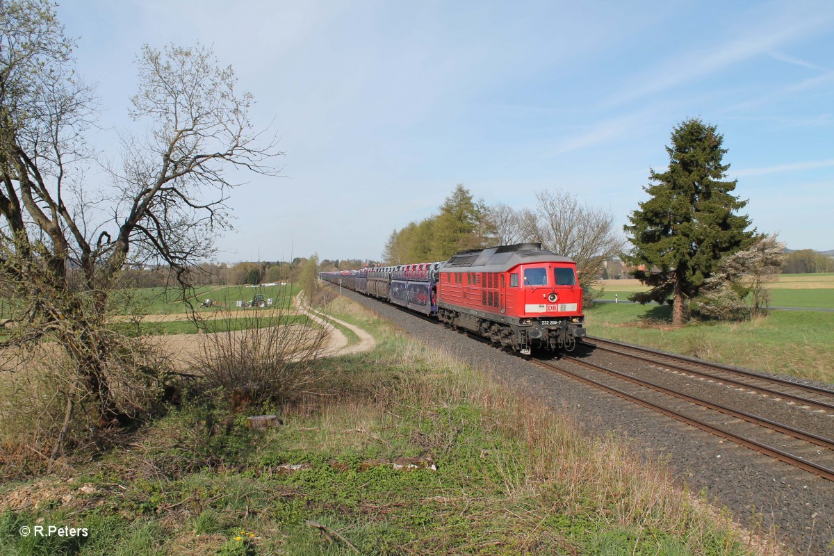 232 209-7 zieht bei Waldershof den 47292 Autozug in Richtung Nürnberg. 17.04.14