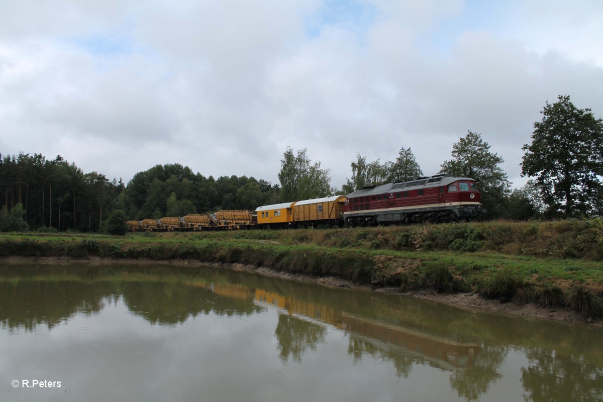 232 233 mit dem Bauzug bei Wiesau. 12.09.13