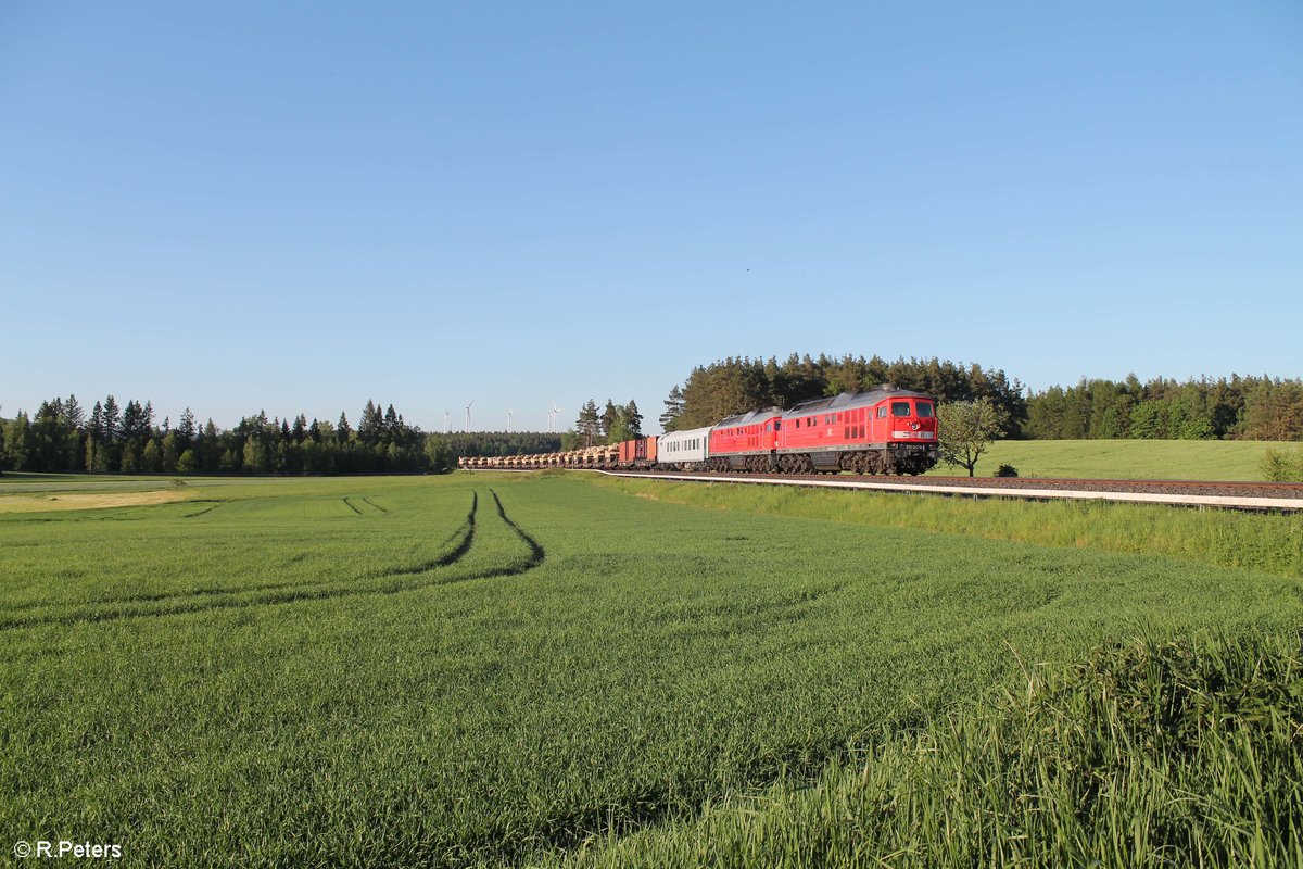 232 262 und 232 609 ziehen in DT den M62578 nach Grafenwöhr Lager bei Marktleuthen. 27.05.17