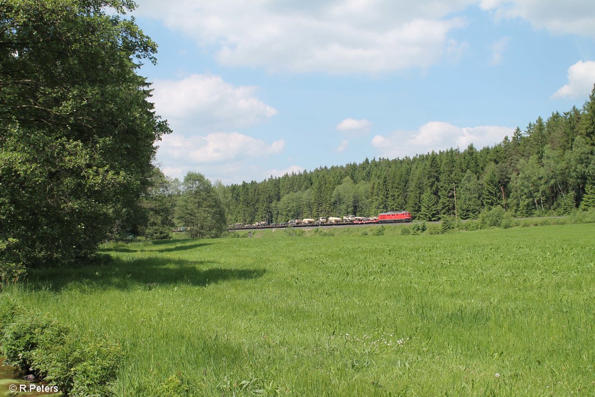 232 262-6 zieht mit dem M 62582 nach Grafenwöhr Lager an der Schnepfenmühle vorbei. 01.06.17