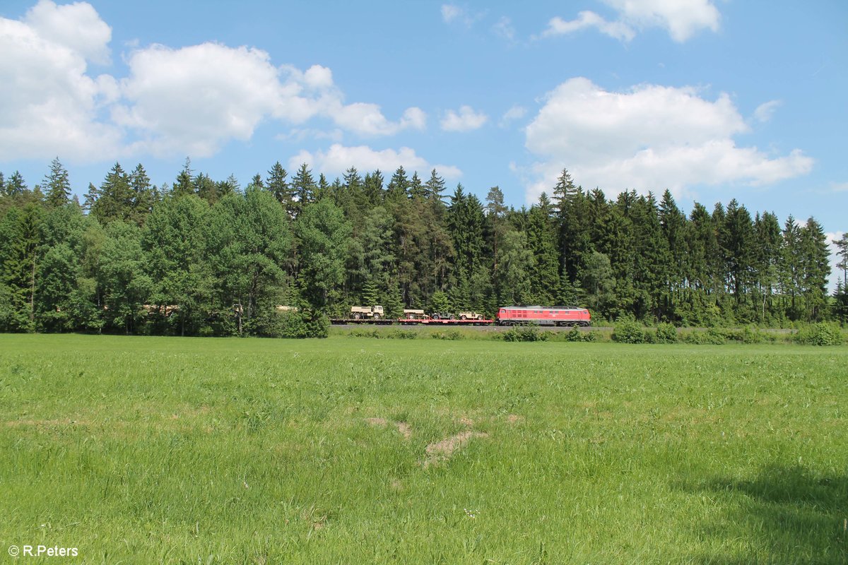 232 262-6 zieht mit dem M 62582 nach Grafenwöhr Lager an der Schnepfenmühle vorbei. 01.06.17