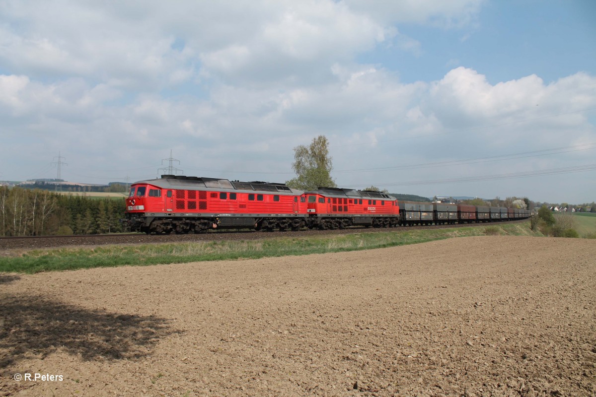 232 330-1 und 232 618-9 mit dem 47396 Kokszug Cheb - Nürnberg beim Viadukt Seußen. 13.04.14