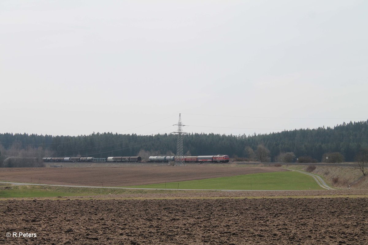 232 330 mit dem 51723 Nürnberg - Leipzig Engeldsorf kurz vor Marktleuthen 03.04.16