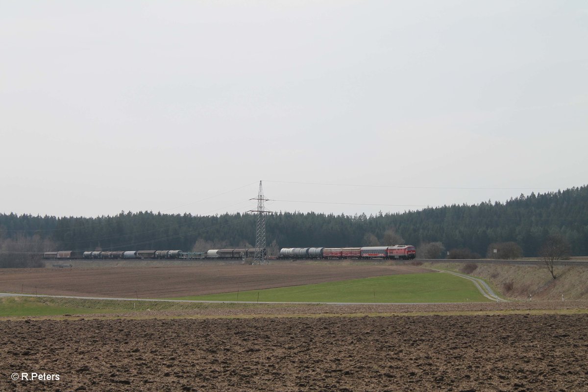 232 330 mit dem 51723 Nürnberg - Leipzig Engeldsorf kurz vor Marktleuthen 03.04.16