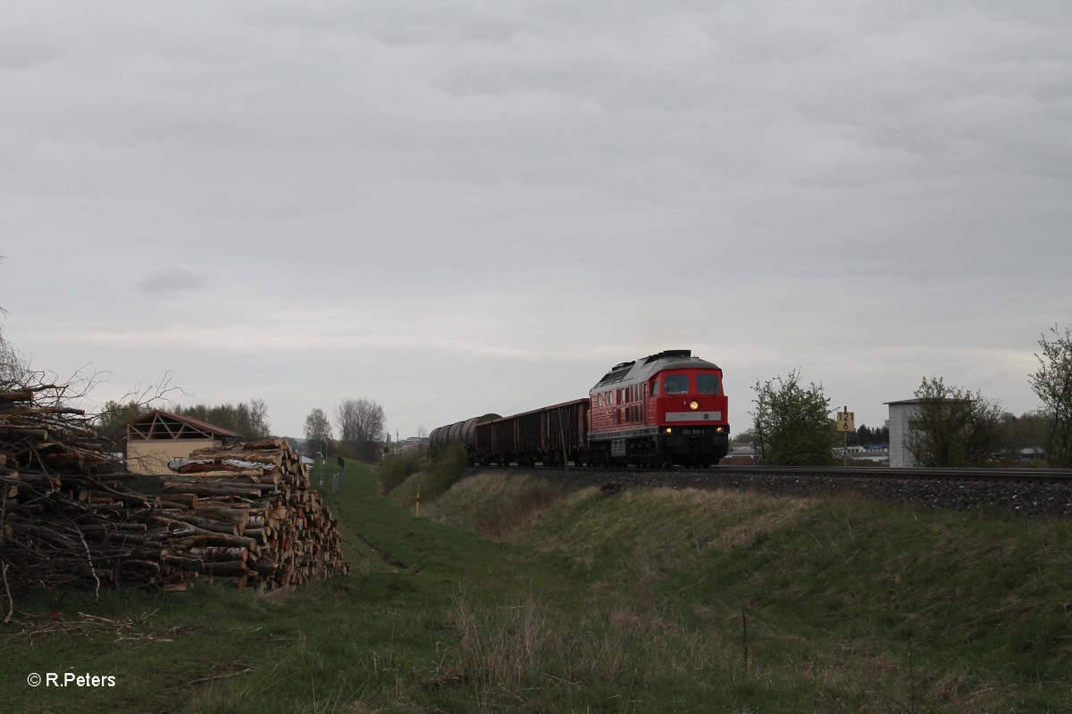 232 359-0 mit dem 51651 Leipzig Engelsdorf - Nürnberg Frankenwald Umleiter bei Waldershof. 15.04.14