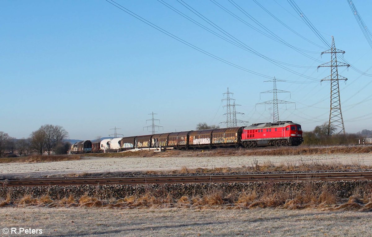 232 472 zieht bei Ullersricht mit dem umgeleiteten EZ 51715 und erreicht gleich Weiden(Oberpfalz) 06.03.21