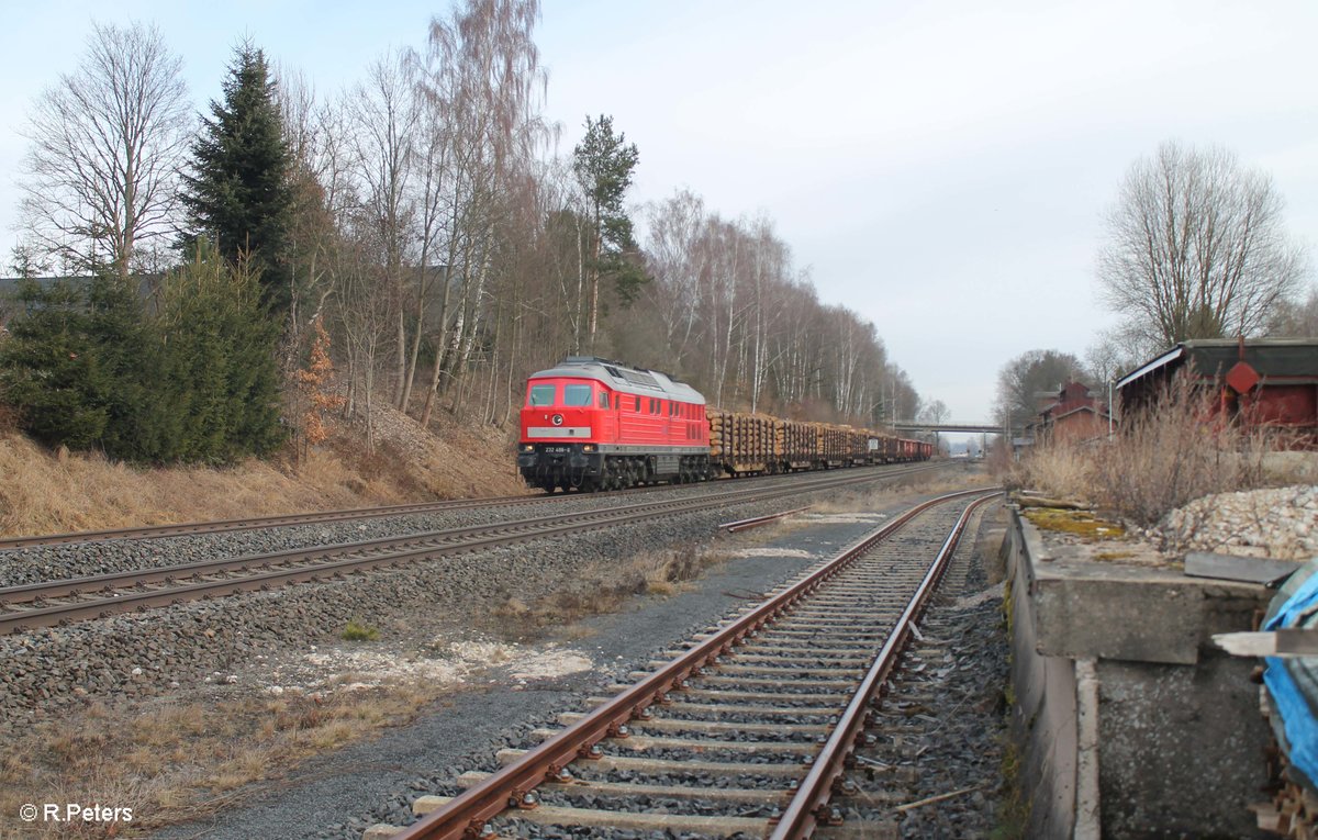 232 498-6 zieht durch Waldershof mit dem EZ 51717 NHO - NNR . 11.03.17