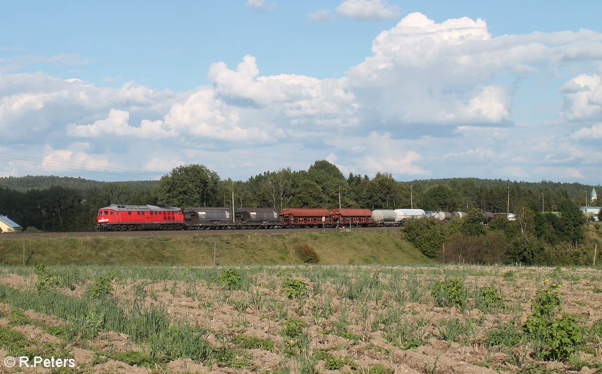 232 498 zieht die Umgeleitete Schwandorfer Übergabe EK 56014 Schwandorf - Nürnberg durch Pechbrunn. 04.09.17