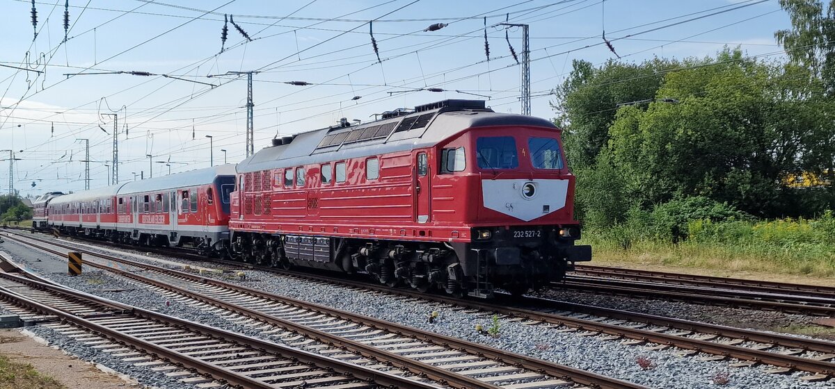 232 527-2 WFL + 232 601-5 WFL mit Sonderzug in Rostock Hbf am 13.August 2022