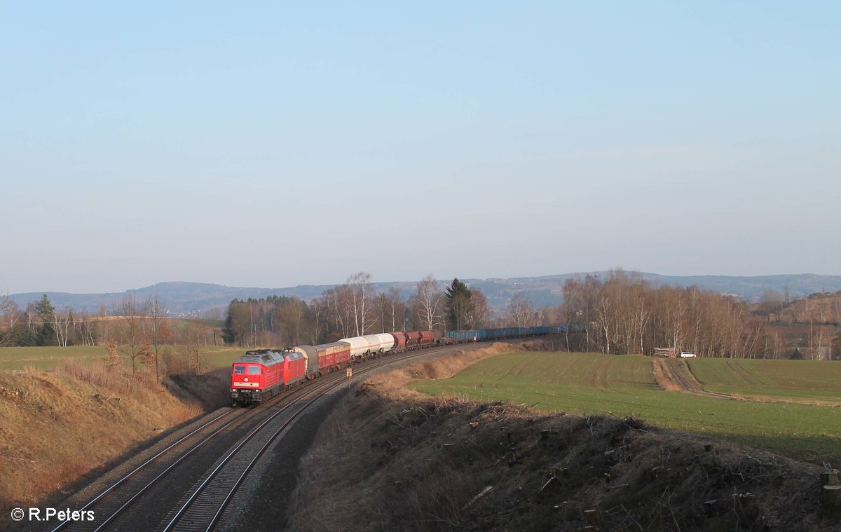 232 571-0 + 145 052 ziehen bei Unterthölau den EZ 51724 aus Nürnberg nach Leipzig. 24.03.17