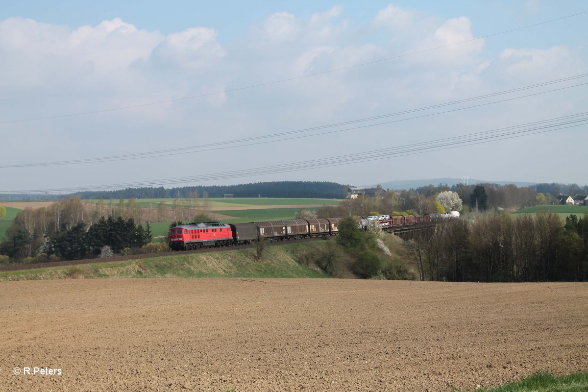 232 571-0 zieht beim Viadukt Seußen den Sonntagsmischer 45362 Cheb - Nürnberg. 13.04.14