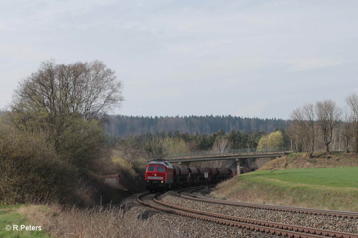 232 609-8 mit dem 62720 Schotterzug Pechbrunn nach Nürnberg bei Oberteich. 05.04.16