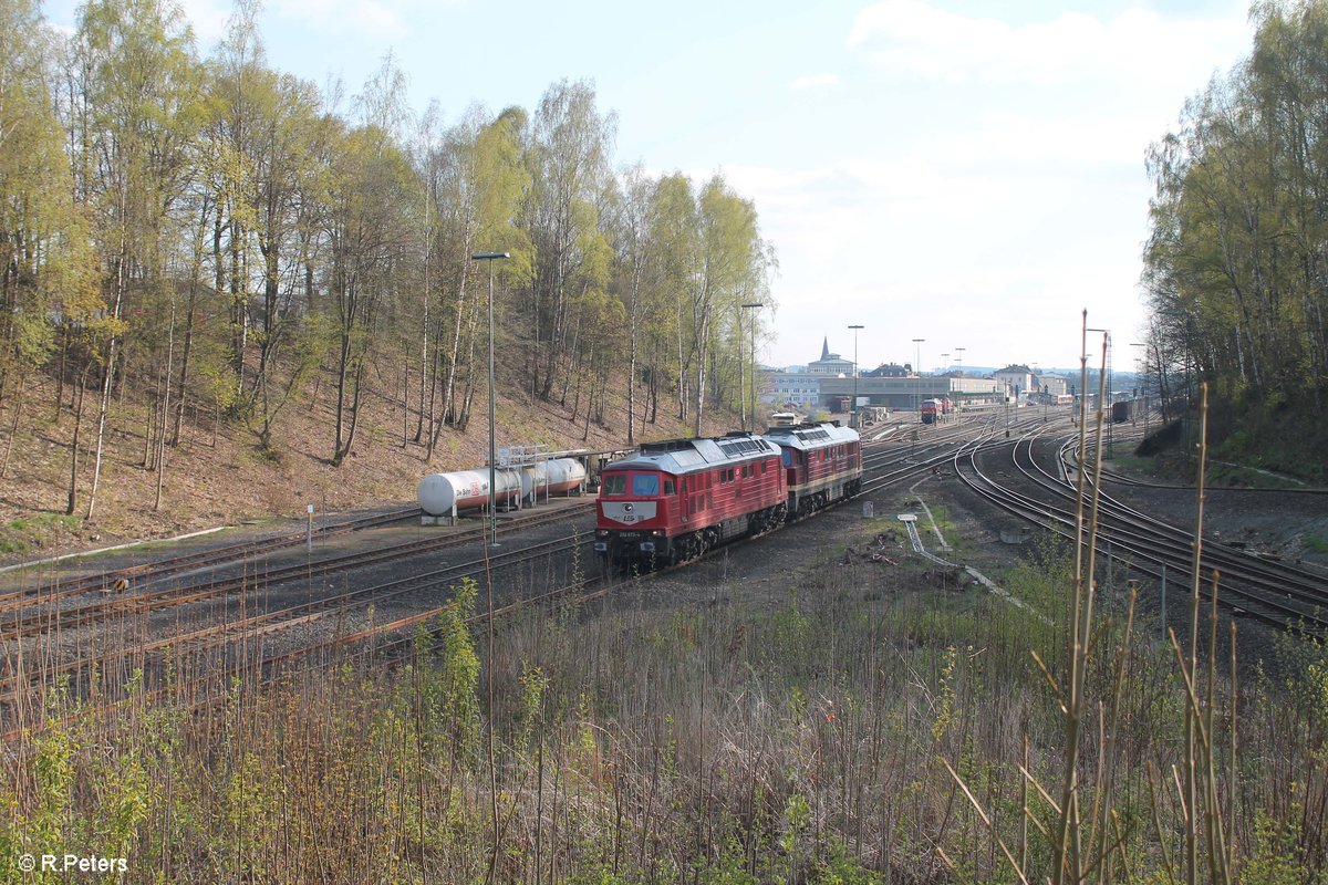 232 673 und 132 109 haben fertig getankt und warten darauf das der Fahrweg zum Tanklager gestellt wird um mit dem rausziehen/rangieren zu beginnen. 20.04.17